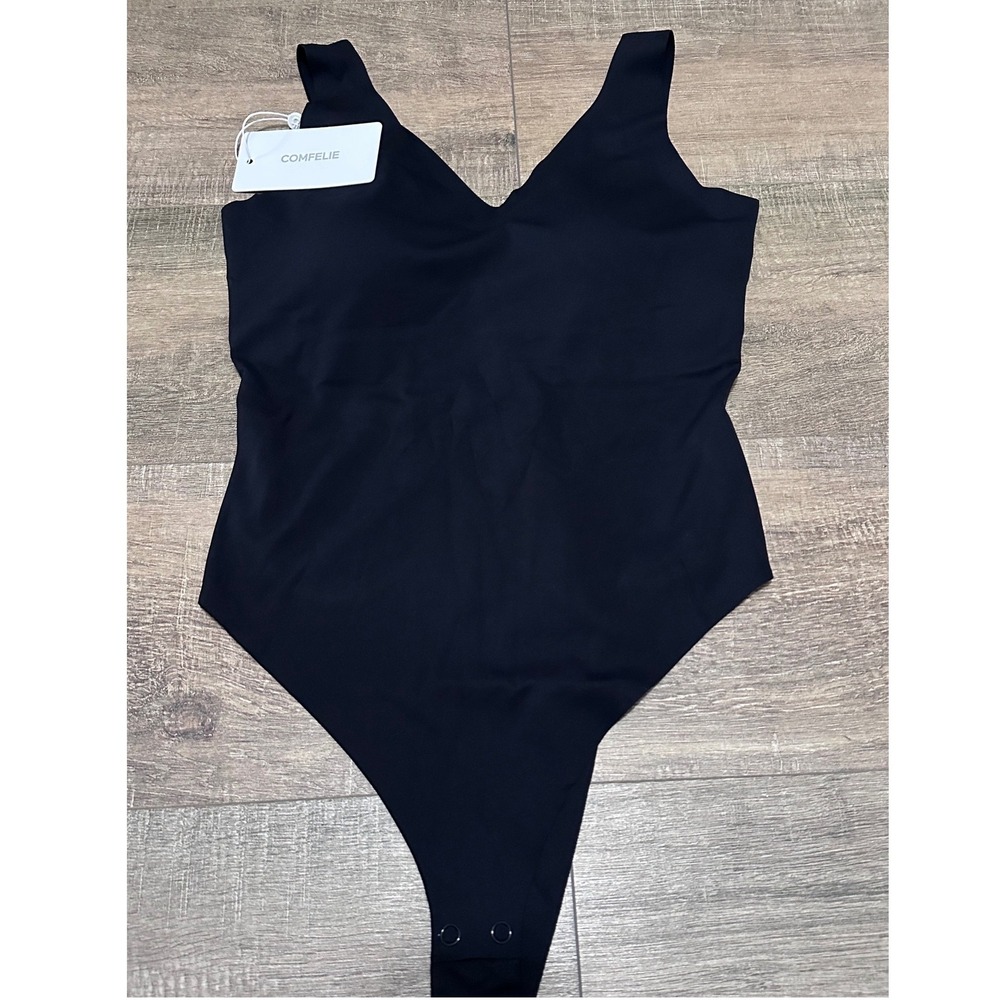 COMFELIE Cloud Soft Touch Bodysuit Seamless V-Neck Thong Snap Bottom Size Medium